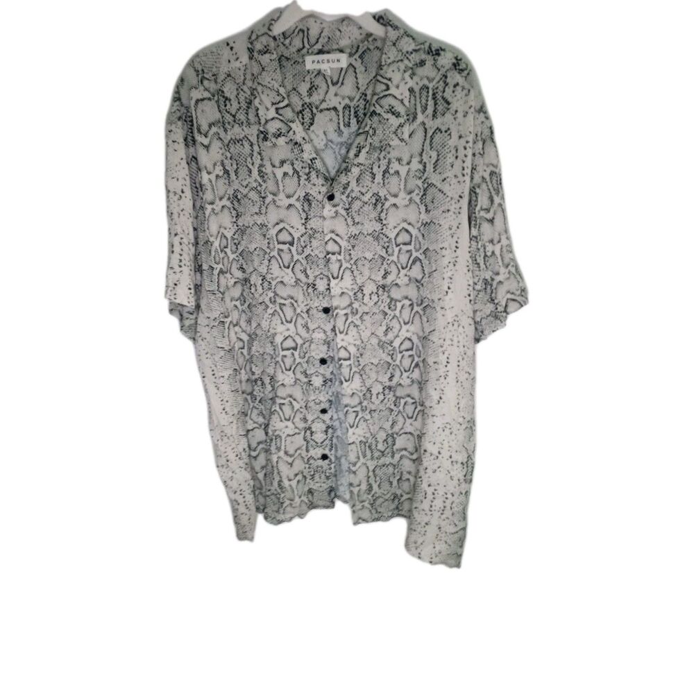 Men's XL Pacsun Verg Snake Print Camp Shirt  Black & White Rayon